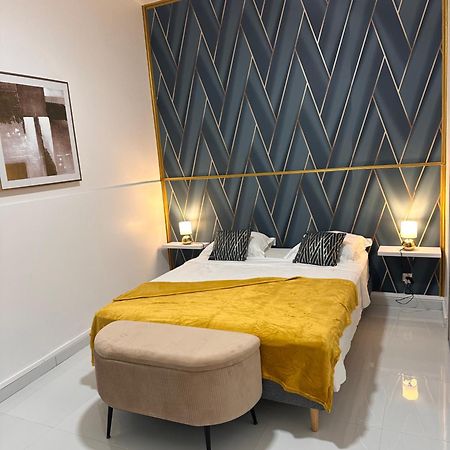 Cyrus Hotel -Housse Coeur De Ville بوانت-آه-بيتر المظهر الخارجي الصورة