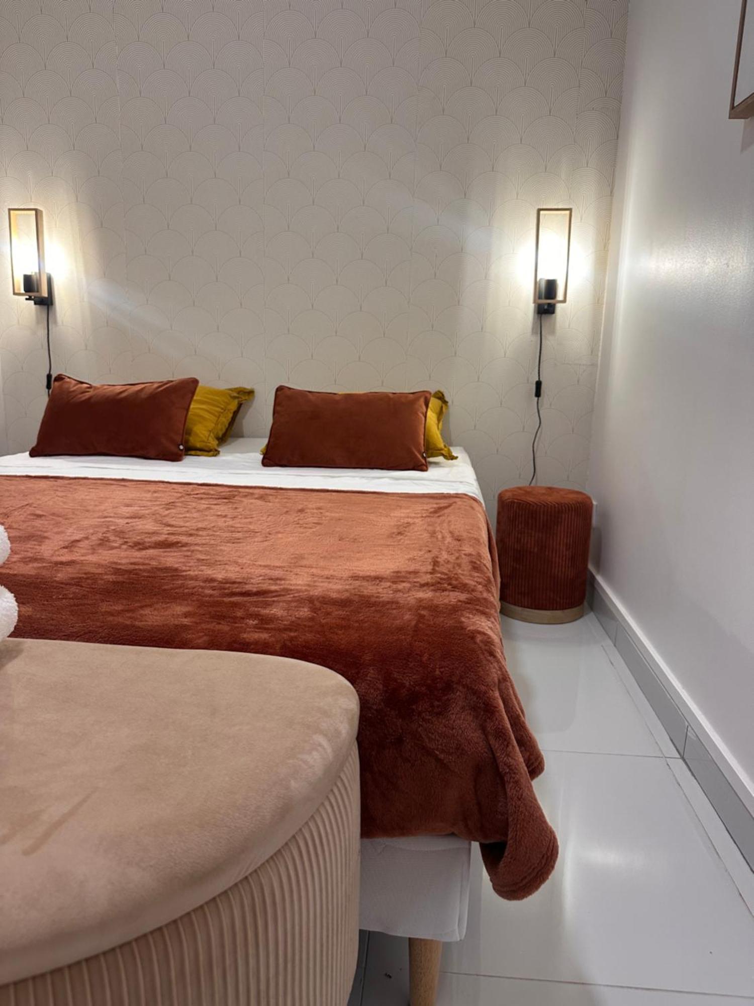 Cyrus Hotel -Housse Coeur De Ville بوانت-آه-بيتر المظهر الخارجي الصورة