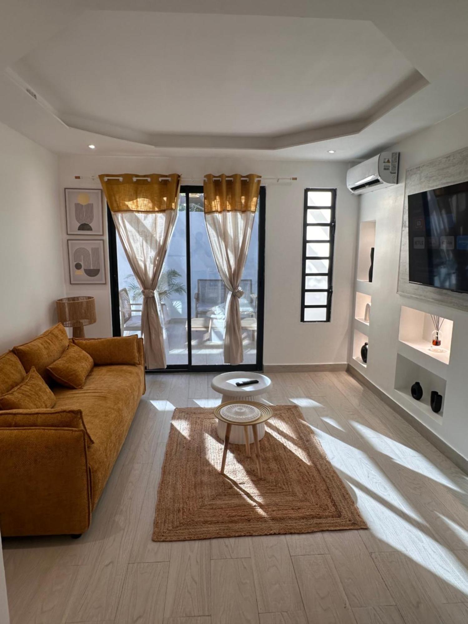 Cyrus Hotel -Housse Coeur De Ville بوانت-آه-بيتر المظهر الخارجي الصورة